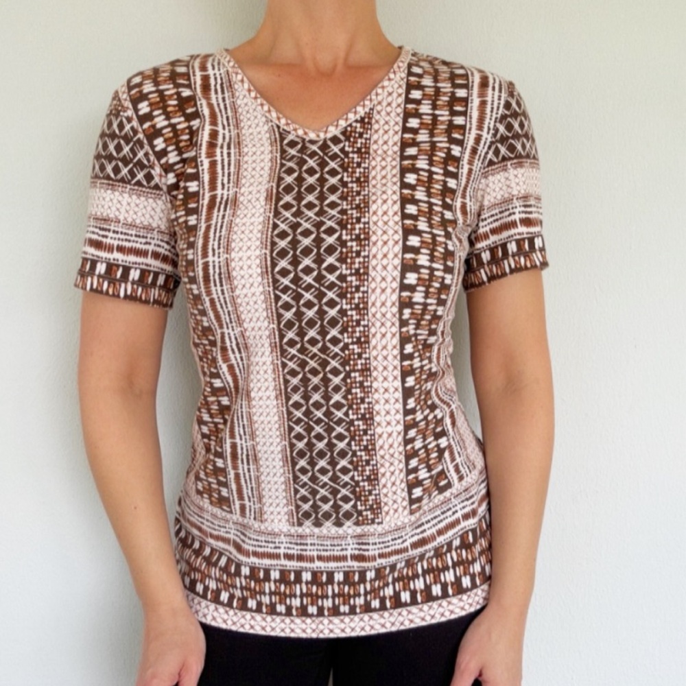 Coral Bay brown white abstract tribal print v-neck short sleeve tee size medium
